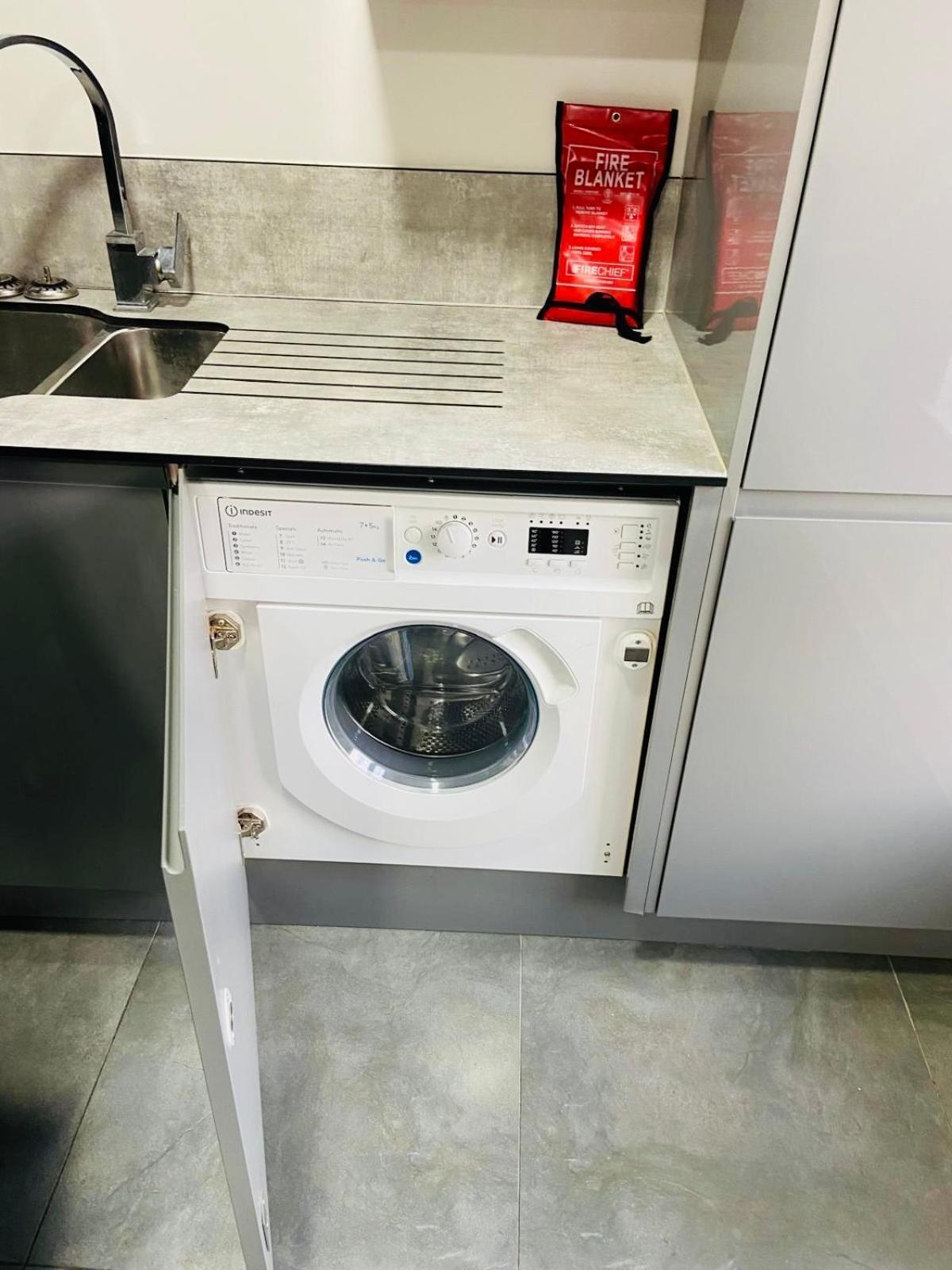 Modern Flat With Free Parking Close To Birmingham Centre Εξωτερικό φωτογραφία